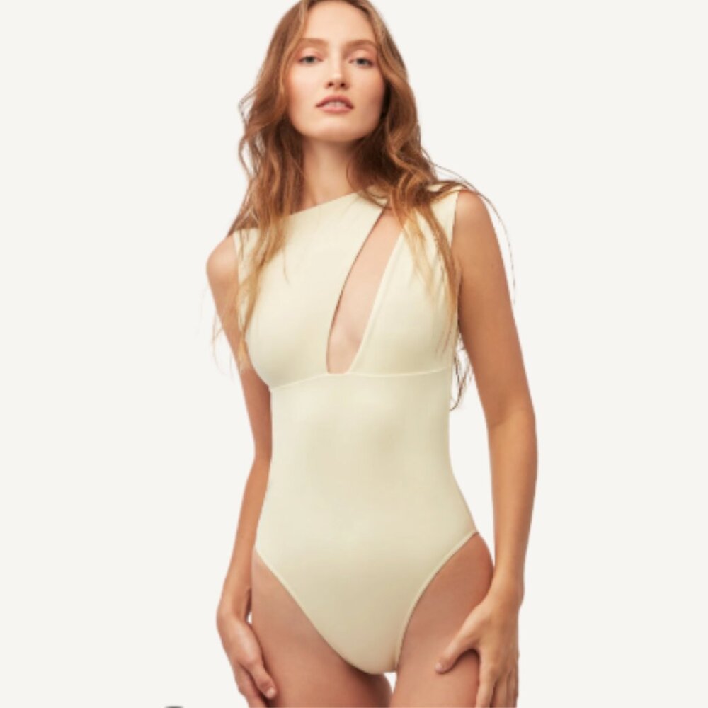 NWT La Gotta One Shoulder Cutout One Piece Swimsuit Size Small Cream